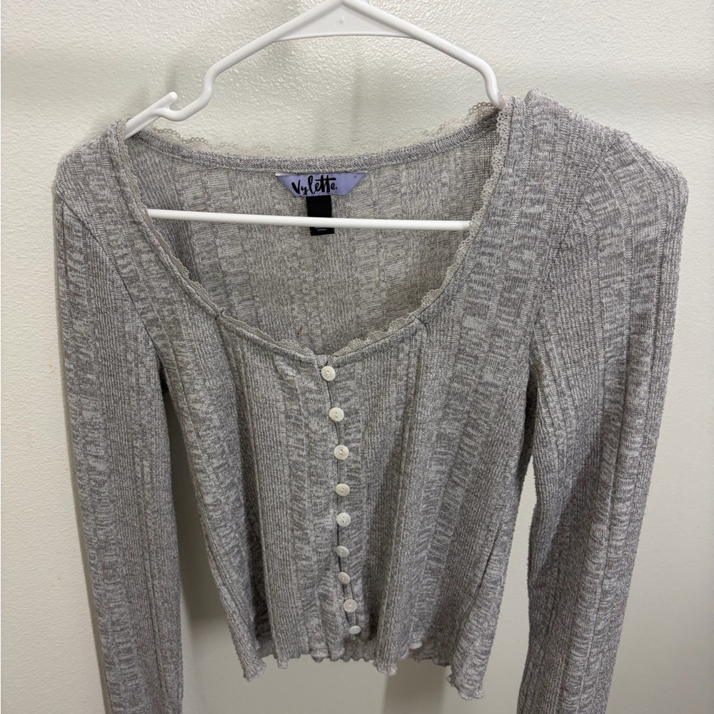 Vylette Heather Gray Ribbed Button-Front Long Sleeve Top